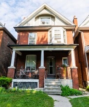 Building Photo - 125 Mavety St