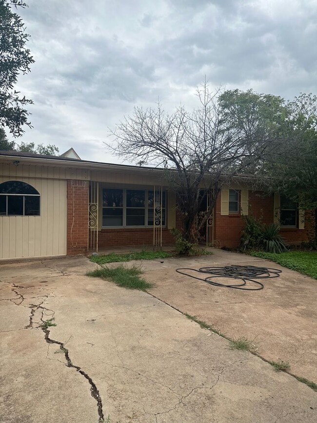 Building Photo - 401 S Jefferson Dr