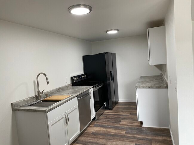 Foto del edificio - 401 Mineral Point Ct