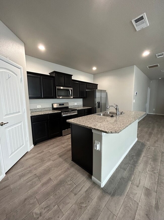 Building Photo - Back on the Market!!  Beautiful 5 Bedroom Home in Desert Ridge