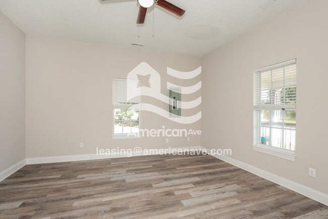 Building Photo - 804 S Elm St