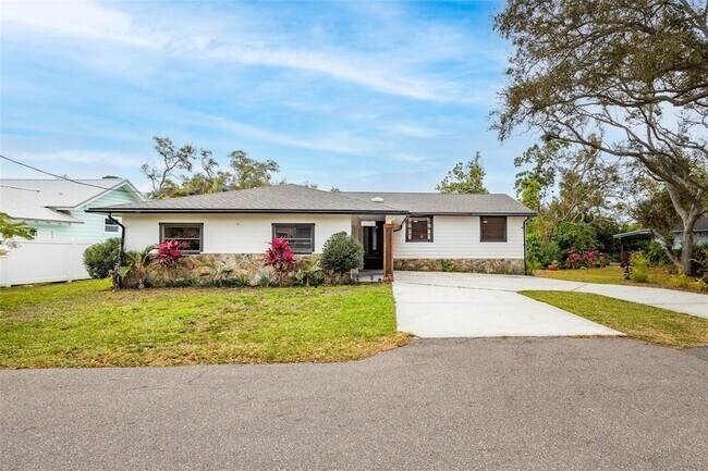 Foto del edificio - 12756 Poinsettia Ave