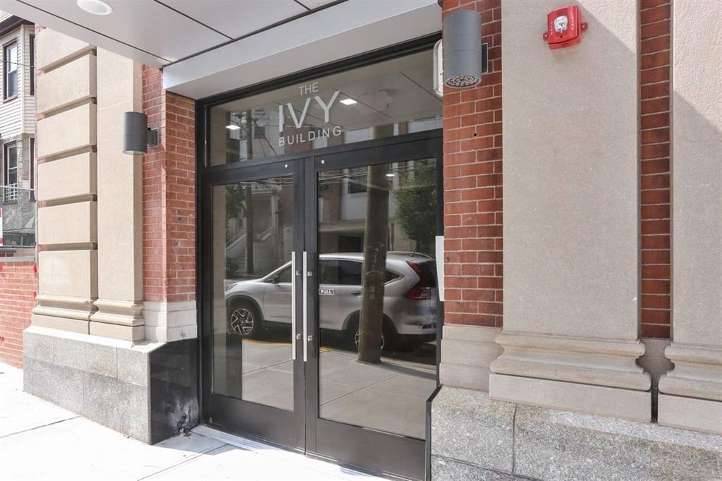Primary Photo - 4710 Park Ave