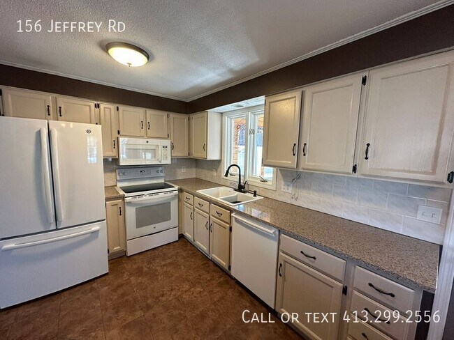 Foto del edificio - 156 Jeffrey Rd
