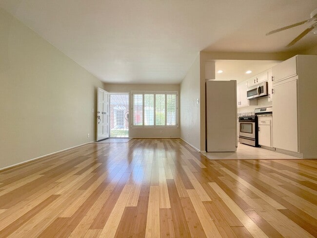 Building Photo - Single-Story Condo Steps from OC Fairgrounds & Minutes to Eastside Costa Mesa