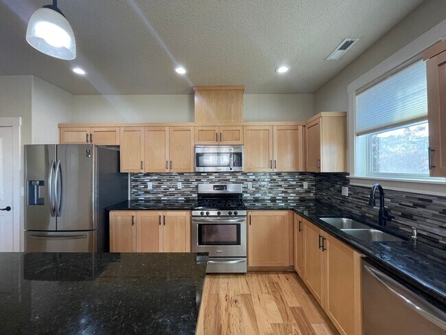 Foto del edificio - Charming 4Bd/2.5Ba Home in Bethany  ~ Wash...