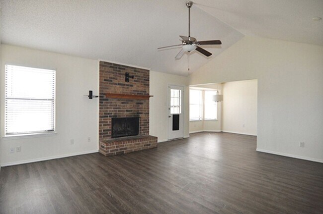 Foto del edificio - VIEW NOW/COMING SOON - Beautiful 3-2-2 in Saginaw with Quartz Counters & Large Backyard-Eagle MT-...