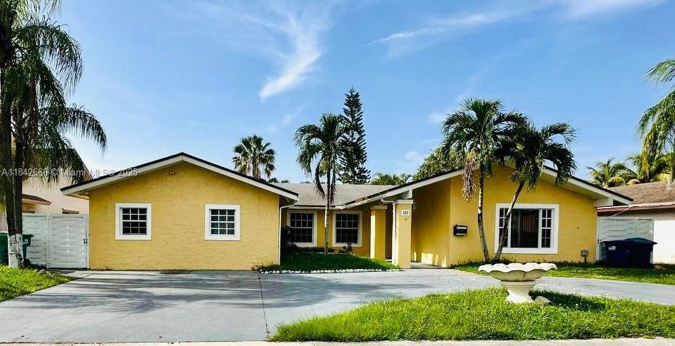 Foto principal - 233 NE 199th Terrace