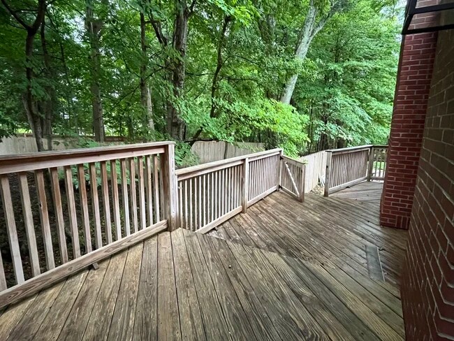 Foto del edificio - 1300 E 1st St