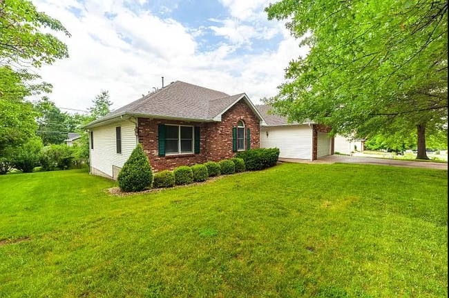 Building Photo - 4405 Fall River Dr