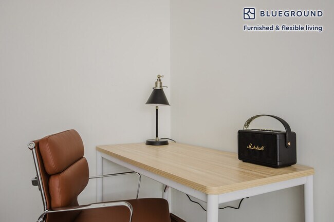 Foto del edificio - 110 W Ocean Blvd