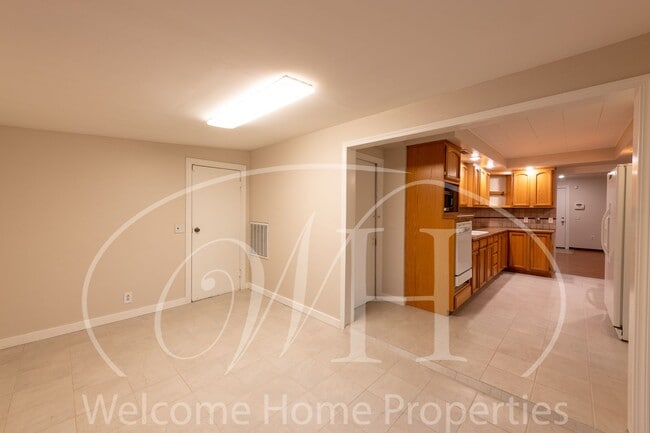 Building Photo - Comfortable Home Close to WWU