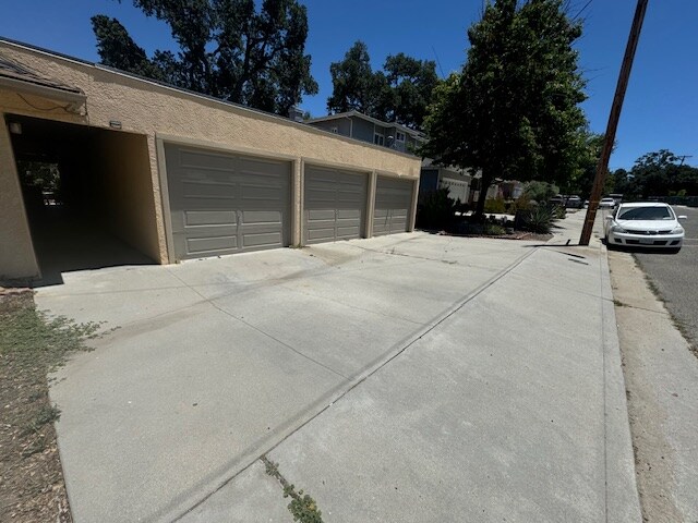 Building Photo - 506 30th St
