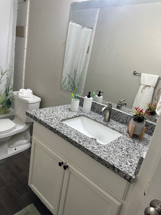 Building Photo - Mariner Under The Oaks