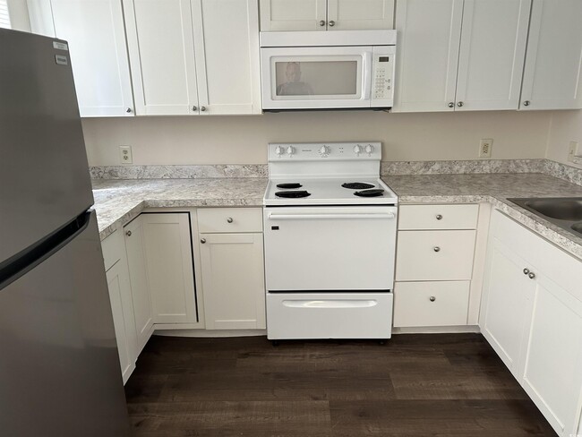 Building Photo - 6850 King Arthur Dr