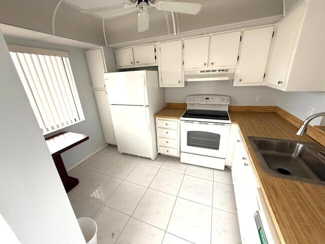 Foto del edificio - 14307 Bedford Dr