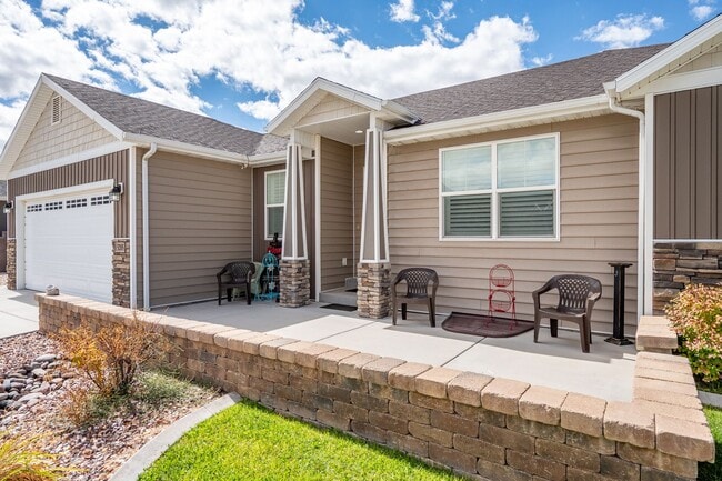 Foto del edificio - 6 bed; 3 bath single family home in Enoch