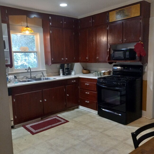 Foto del edificio - Three Bedroom, 2 Bathroom