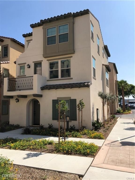 Building Photo - 4 br, 4 bath Townhome - 530 S Harbor Blvd