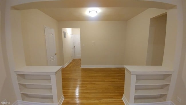 Building Photo - 1 br, 1 bath  - 6574 Saunders St 5D
