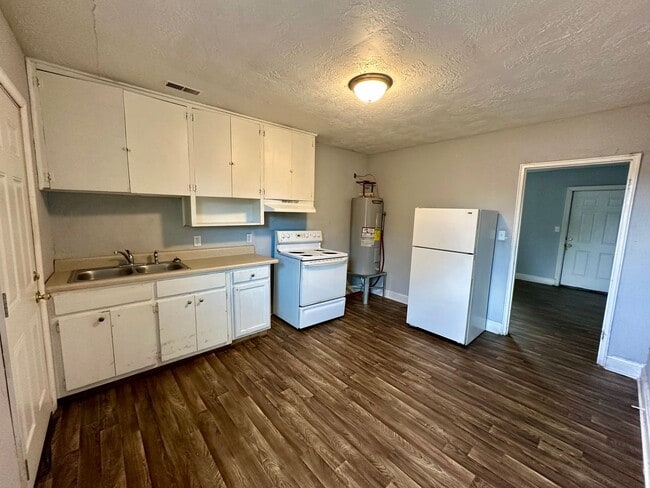 Building Photo - 706 B