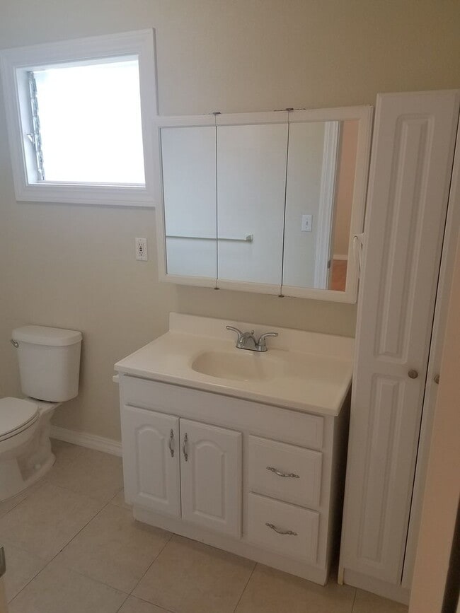 Building Photo - 2 Bed 1 Bath in Beautiful Kailua