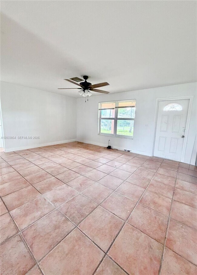 Foto del edificio - 4540 SW 43rd Ave