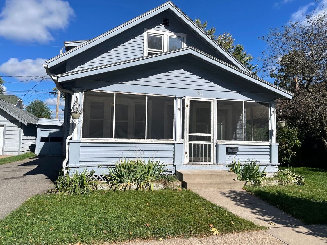 Primary Photo - 4 bed 1.5 bath Single Family Home in Wausau!
