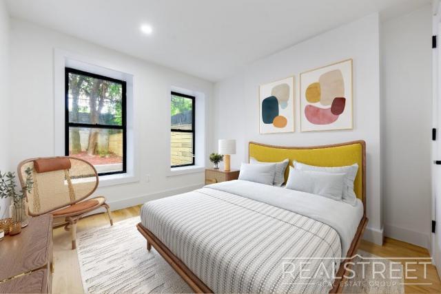 Building Photo - 3 bedroom in BROOKLYN NY 11206