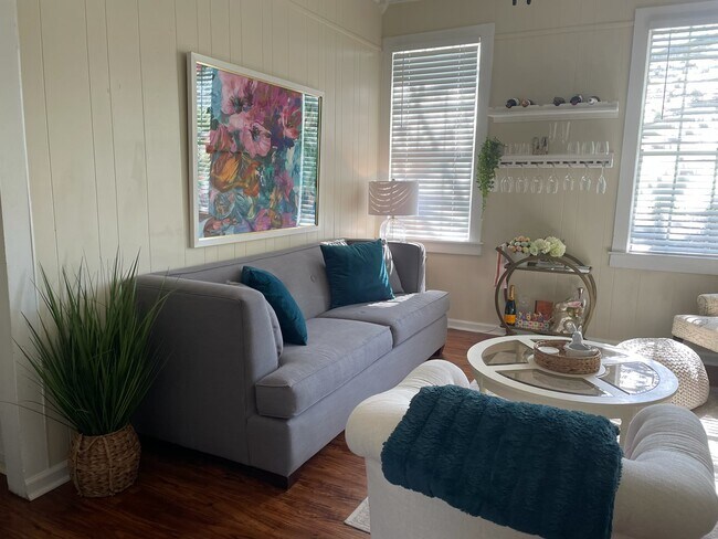 Photo - 203 N Kirkland Dr House