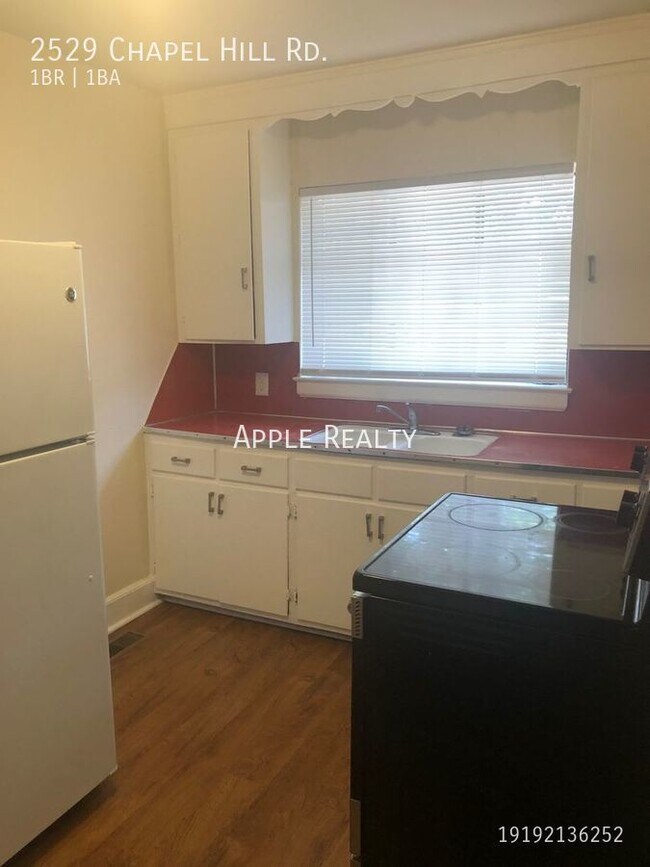 Foto del edificio - 2529 Chapel Hill Rd - August 19, 2022