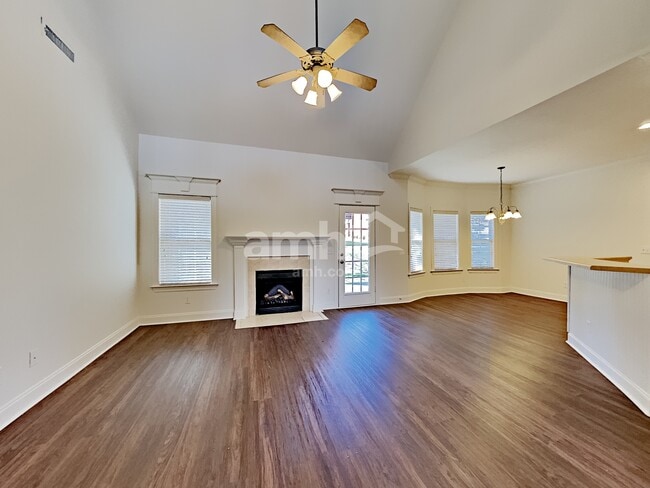 Building Photo - 5125 Macarthur Ave