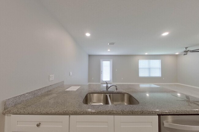 Building Photo - 416 Monarch Ln