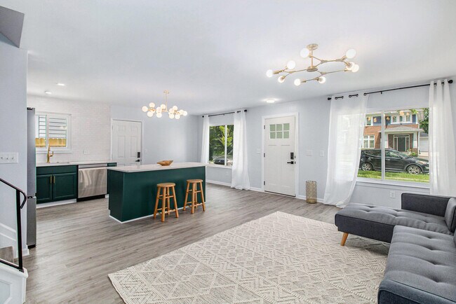 Building Photo - 213 N Gainsborough Ave