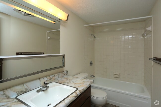 Columns Iv Apartments Springfield Mo 2br 880sf Bathroom Columns Iv