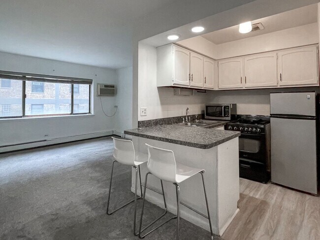 Foto del edificio - 3620 N Pine Grove Ave