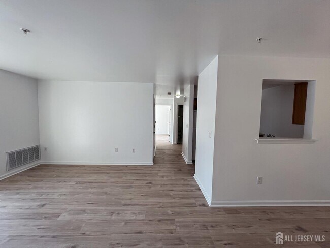 Foto del edificio - 1025 Dogwood Ct