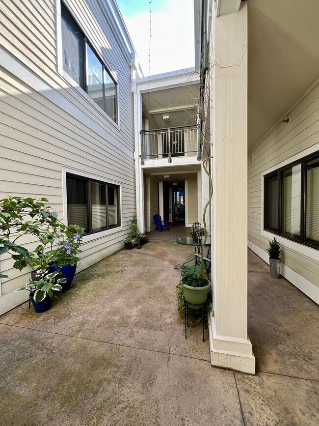 Foto del edificio - Spacious 2 Bedroom Condo in Fairhaven!
