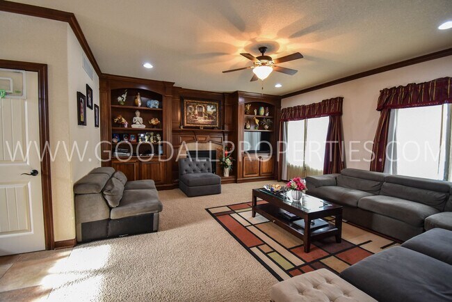 Foto del edificio - 4 Bedroom 3.5 Bath in West Des Moines/3 Ca...