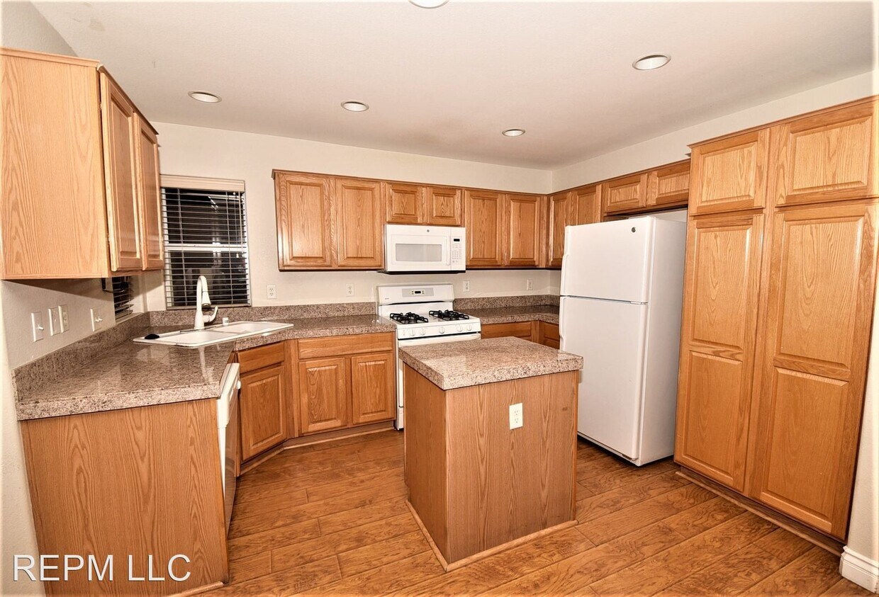 Primary Photo - 3 br, 2.5 bath House - 4036 Villeroy Avenue