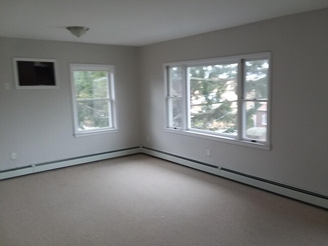 Building Photo - 1634 Maple St
