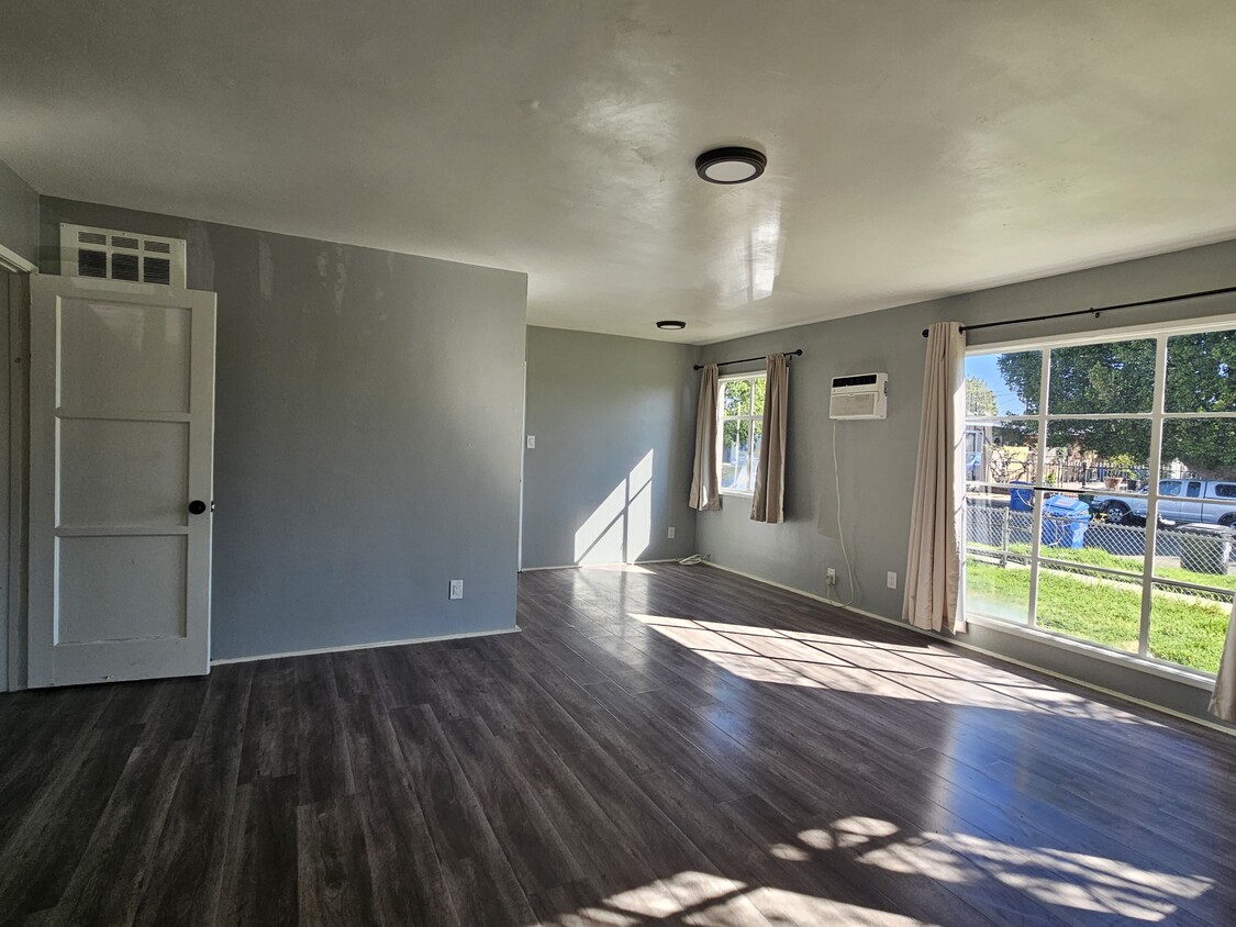 Foto principal - 8775 Tilden Ave