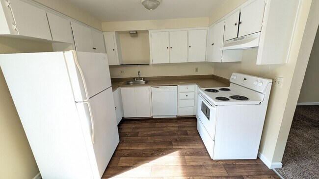 Foto del edificio - 2 bedroom 1 bath single level duplex