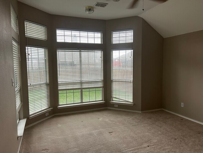 Foto del edificio - 5340 Warm Springs Trl