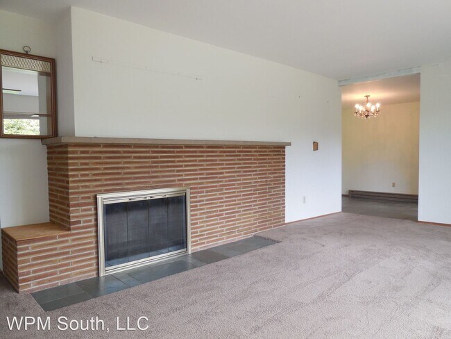 Building Photo - 3 br, 1 bath House - 10401 SE 211th St