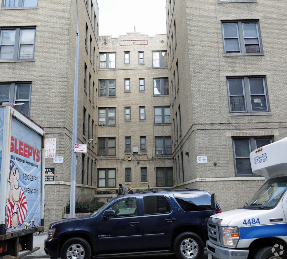 Building Photo - 3407-3409 Dekalb