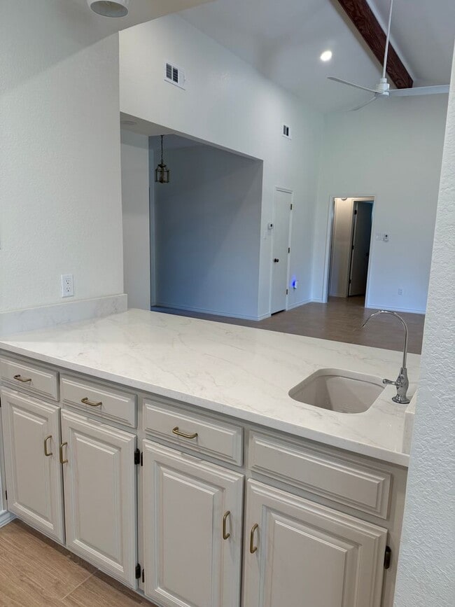 Building Photo - 3 Cimarron Dr