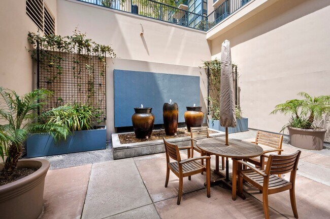Building Photo - 530 K St #316