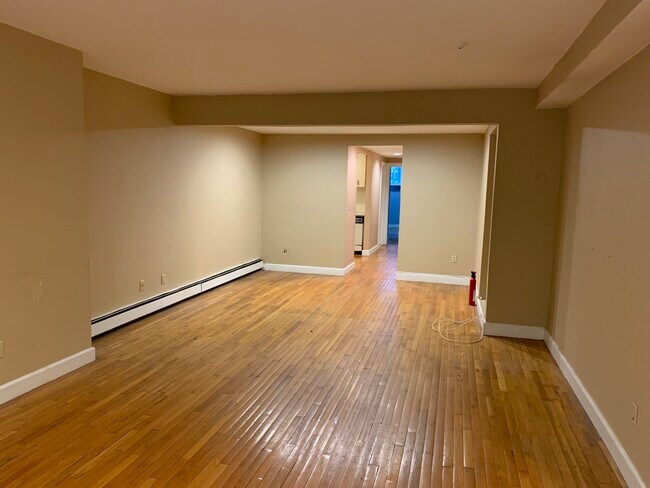 Building Photo - 465 Beacon St