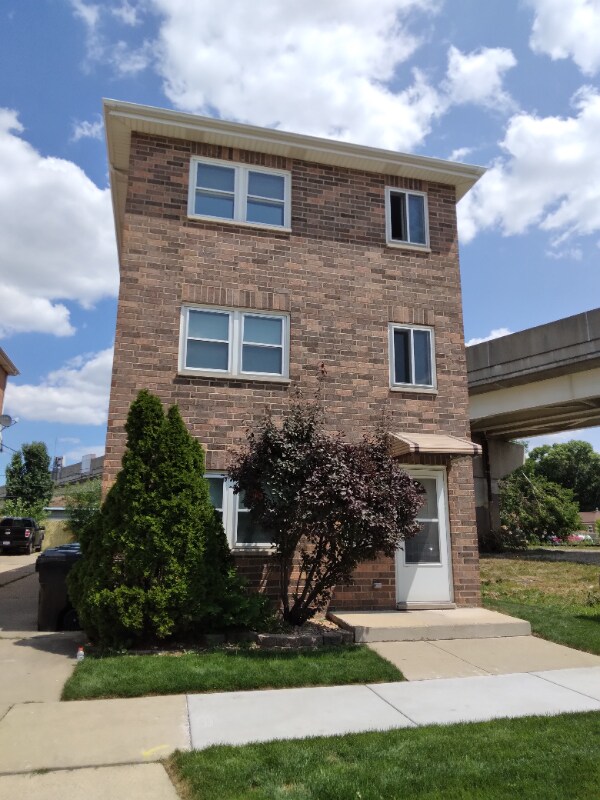 Foto principal - 5313 S Kenneth Ave